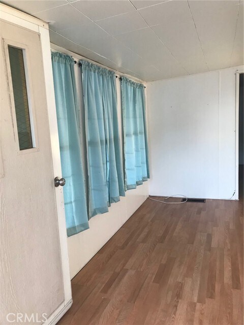 Building Photo - 875 Acorn Dr
