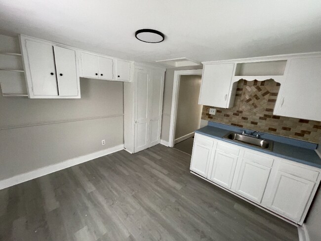 Foto del edificio - 1322 Brownell Ave