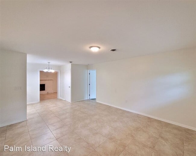 Building Photo - 6413 Julia Dr