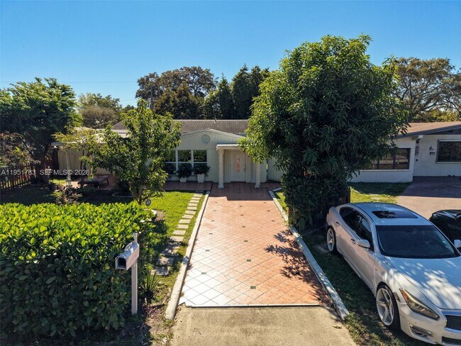 Foto del edificio - 1624 NE 175th St