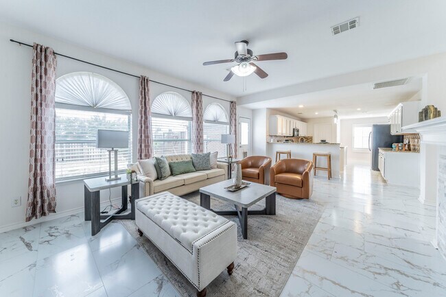 Foto del edificio - 4817 Carolwood Dr