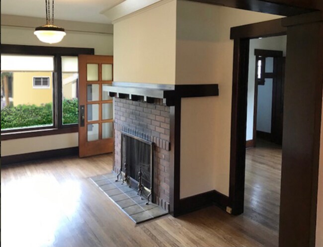 Building Photo - 380 Parke St