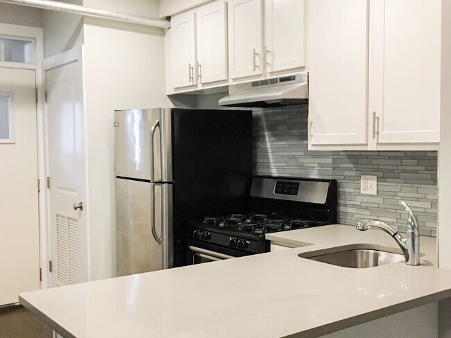 Building Photo - 5152 N Leavitt St