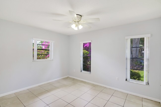 Building Photo - 2705 S Dellwood Dr