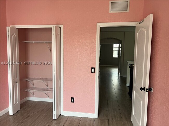 Foto del edificio - 2313 Shoma Ln