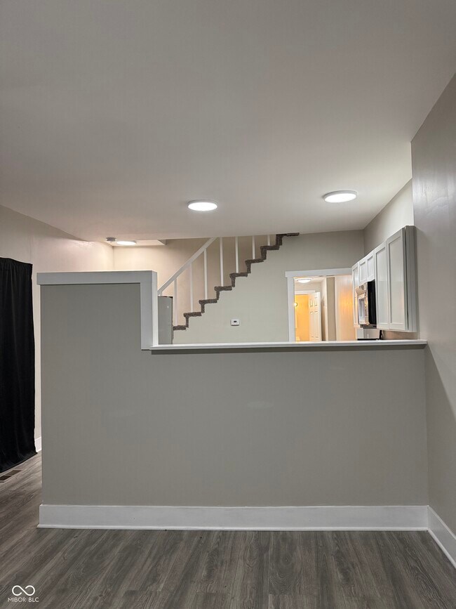 Foto del edificio - 1341 N Gale St