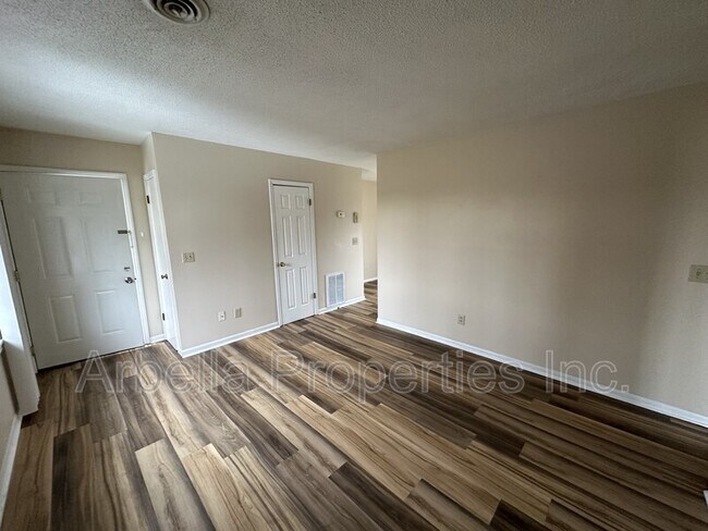 Building Photo - 103 Beech St
