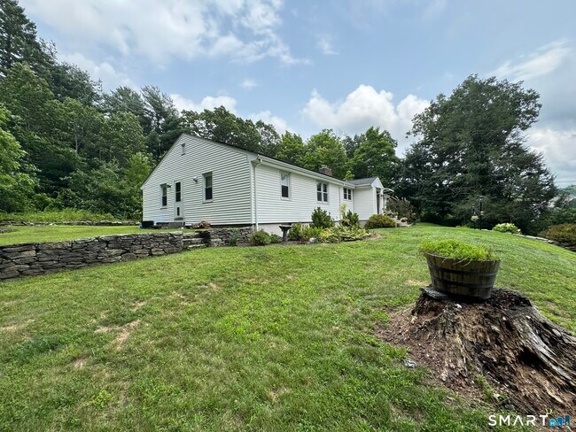 Foto del edificio - 779 Matson Hill Rd