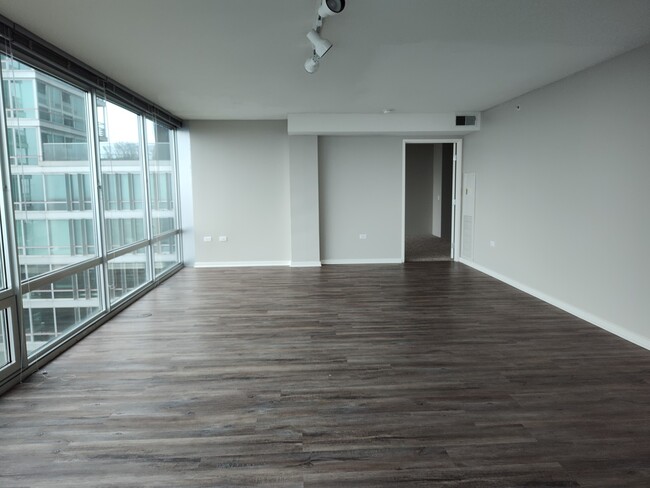 Building Photo - 9725 Woods Dr