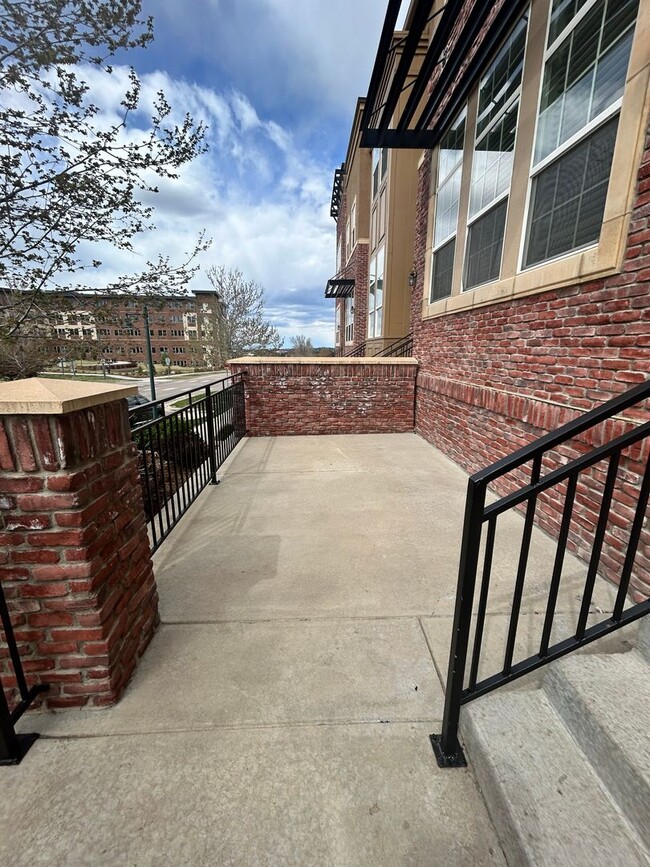 Building Photo - Well Maintained Townhouse in Highlands Ranch