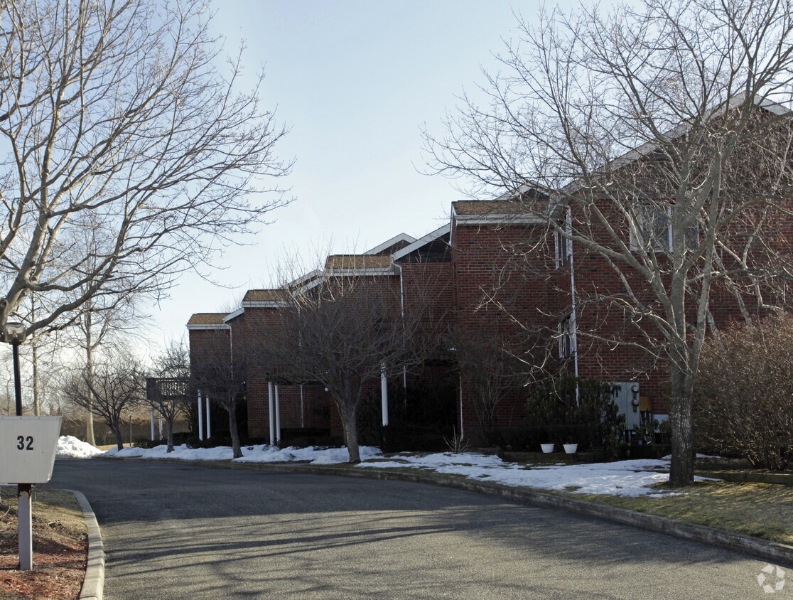 Foto del edificio - 32 Library Ave