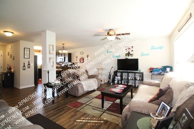 Foto del edificio - 2 CAR GARAGE!! 3 bedroom, 2.5 Bath Home in...
