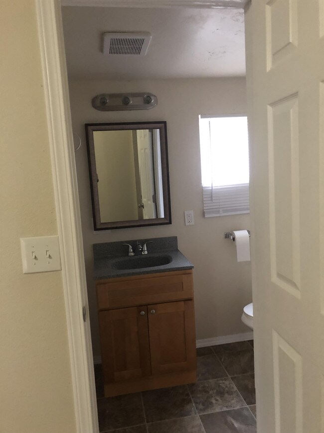 Foto del edificio - 2829 N Oak Harbor Rd