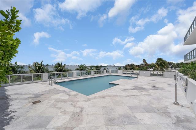 Foto del edificio - 720 NE 62nd St