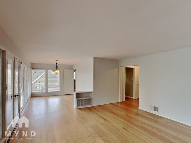 Foto del edificio - 4626 Geranium Pl