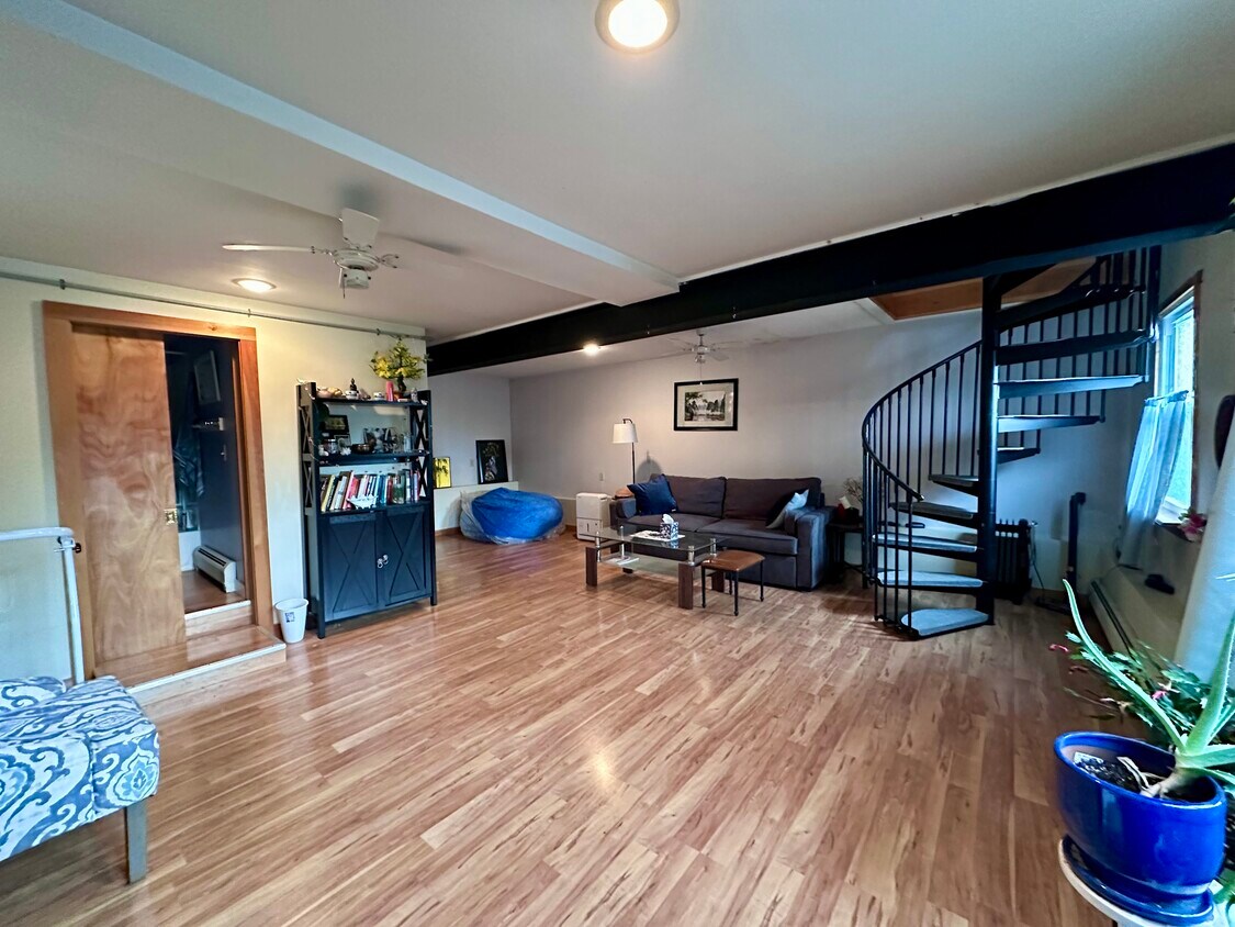 Foto principal - 93 Falmouth Rd