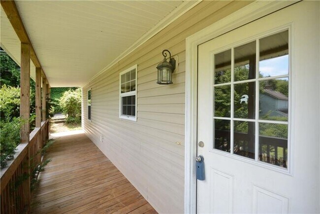 Building Photo - Adorable 2 Bed, 1 Bath Home in South Fayette - Covered Porches, Large Yard - Available 4/1!