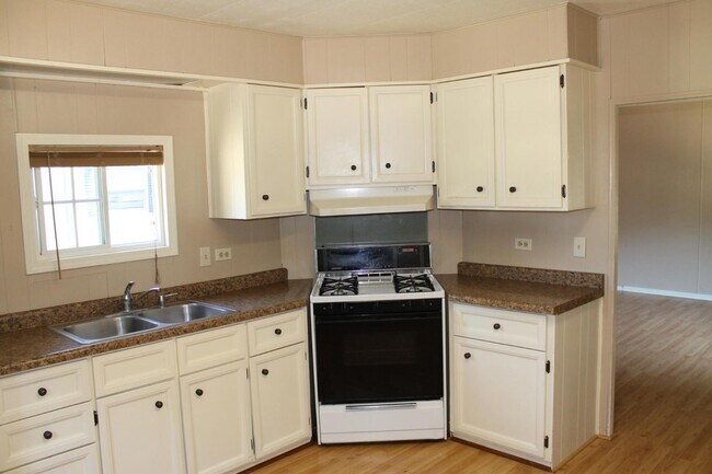 Foto del edificio - 112 E Cherry St