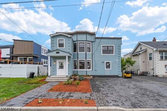 Photo - 70 Bruno St House