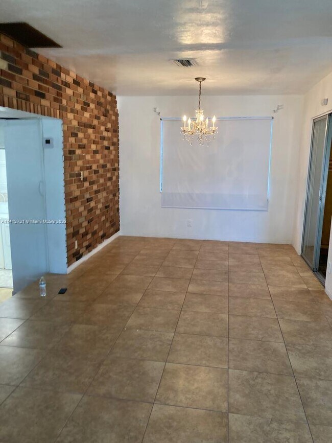 Foto del edificio - 1905 NW 57th St