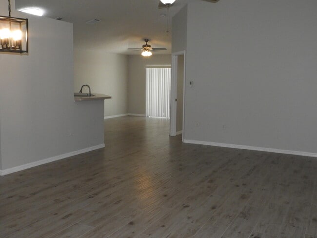 Foto del edificio - 1520 Vista Lake Cir