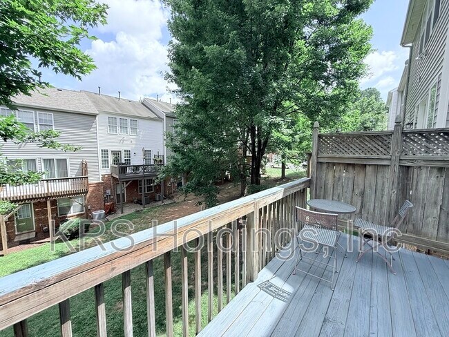 Foto del edificio - 7008 Valerie Anne Dr