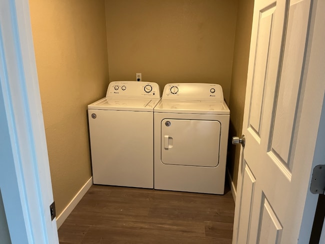 Foto del edificio - 1013 76 St Ct E