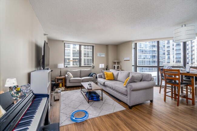 Foto del edificio - 33 W Delaware Pl