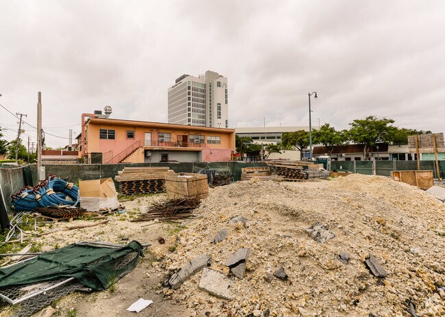 Building Photo - TriniSuites Calle Ocho