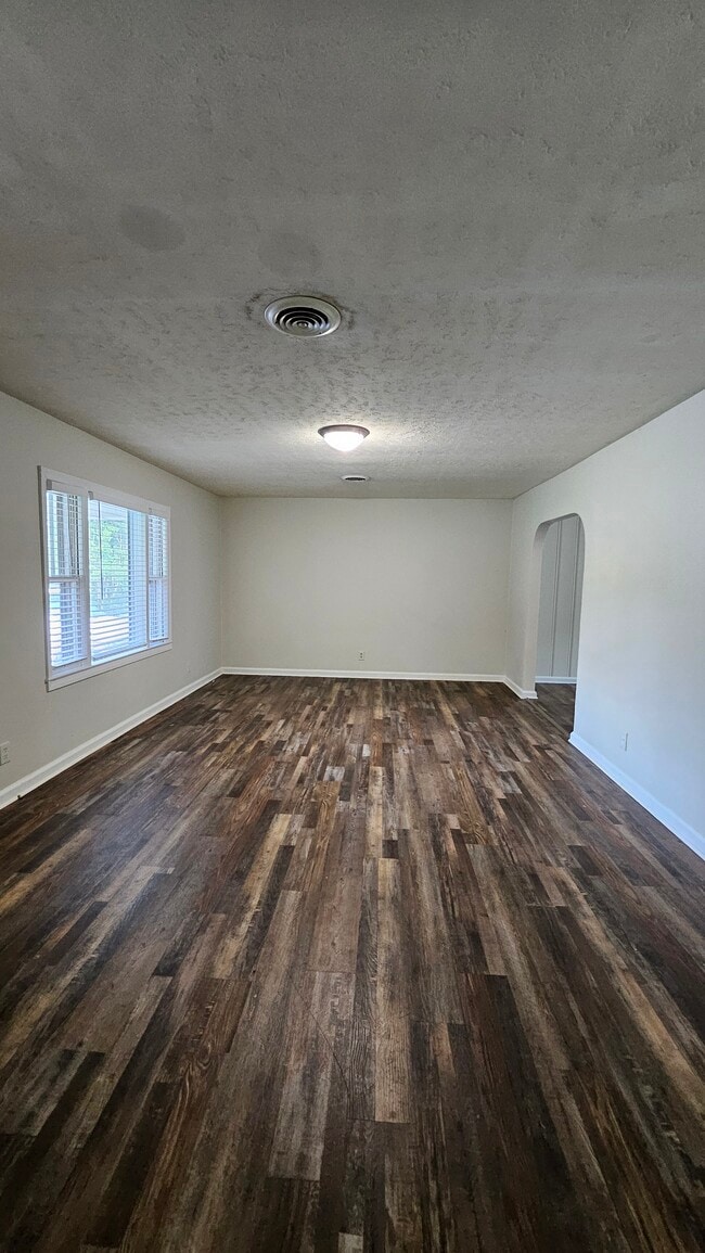 Building Photo - 103 Sunset Dr NW