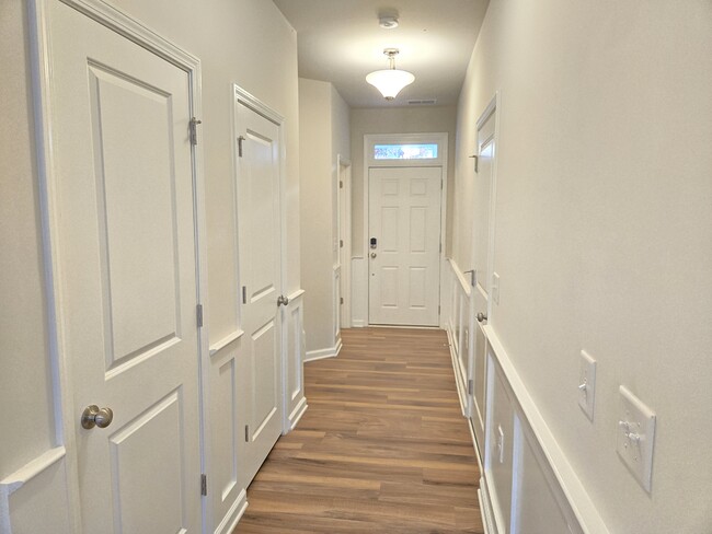 Entrance hallway - 6190 Beale Loop