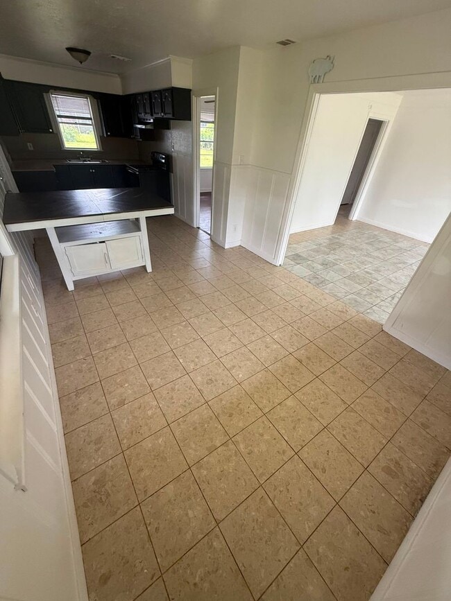 Building Photo - 5720 Shivers Dr