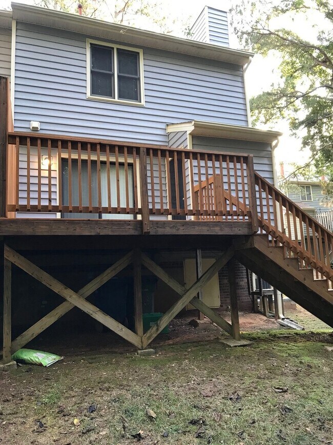 Building Photo - 3 BR 2 1/2 BA Townhome for Rent - 6533 Eng...