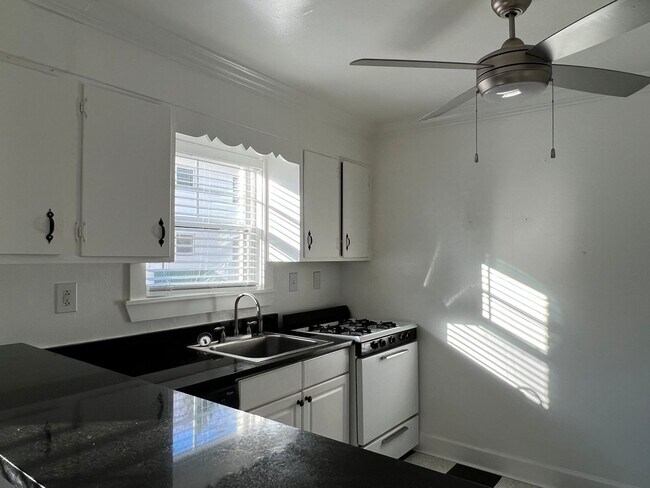 Building Photo - In-Unit Laundry - 1BR Piedmont Park! Renovated!