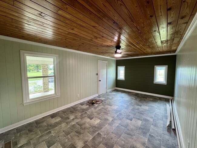 Foto del edificio - 28102 Salem Minor Hill Rd