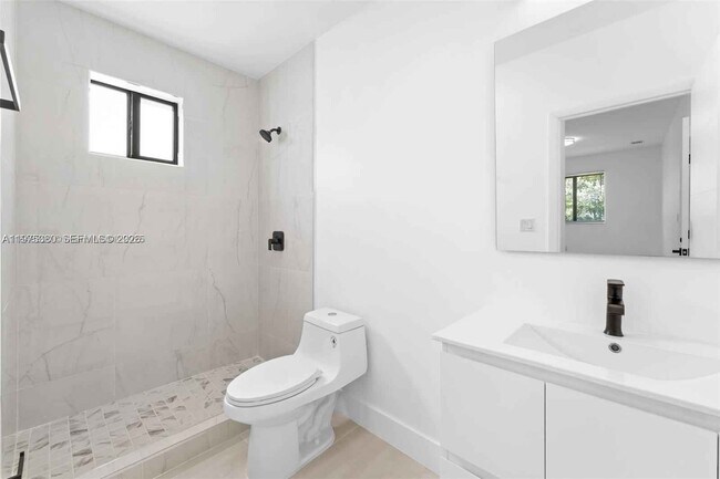 Foto del edificio - 3712 NW 13th Pl