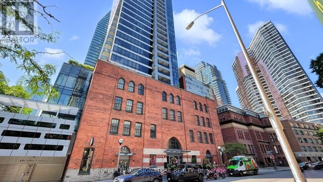 Building Photo - 5-615 St Joseph St