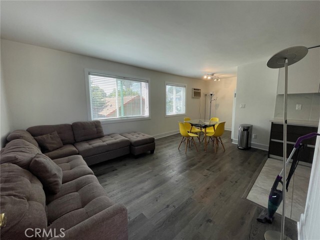 Foto principal - 1250 W 37th St