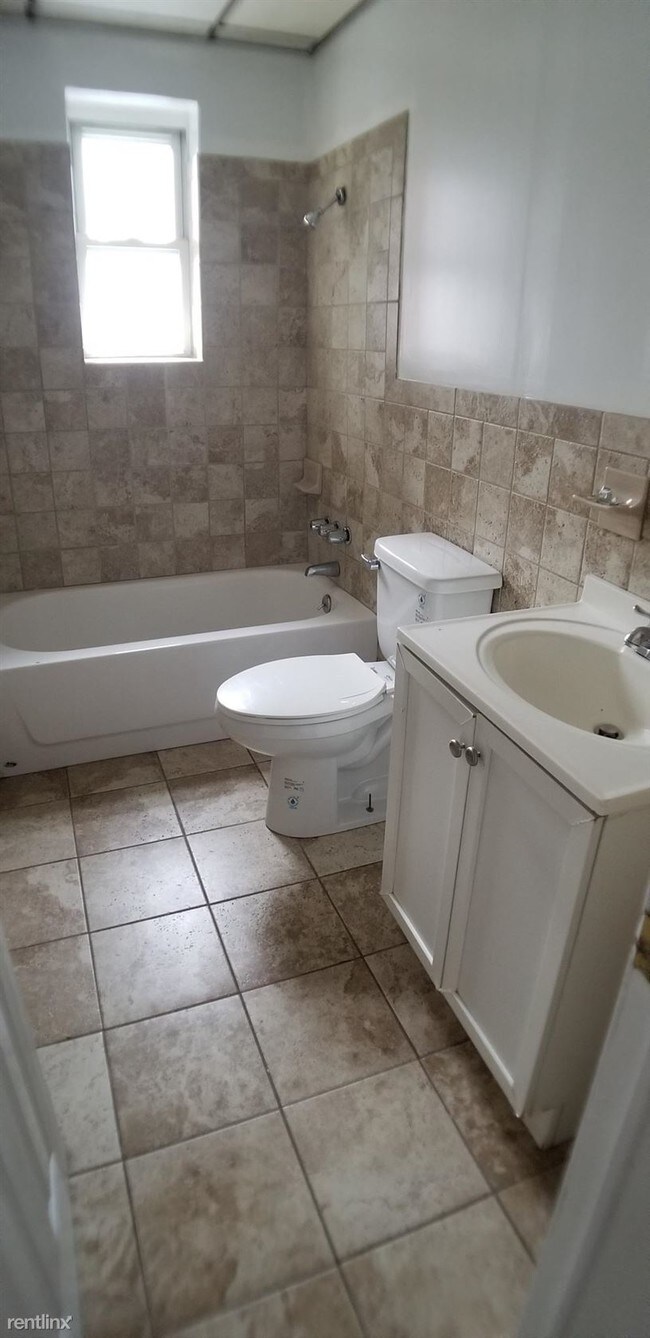 Building Photo - 1 br, 1 bath  - 363 Summer Ave Apt 2