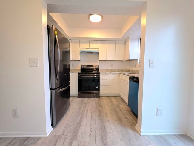 Kitchen - 5378 Portland St