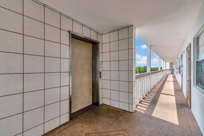Foto del edificio - 4050 Cornwall C