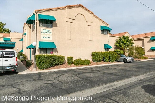 Foto del edificio - 2 br, 2 bath House - 2210 E University Ave...