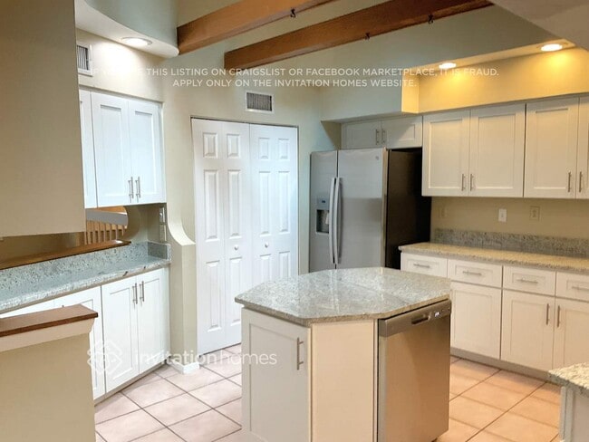 Building Photo - 821 Riverside Dr