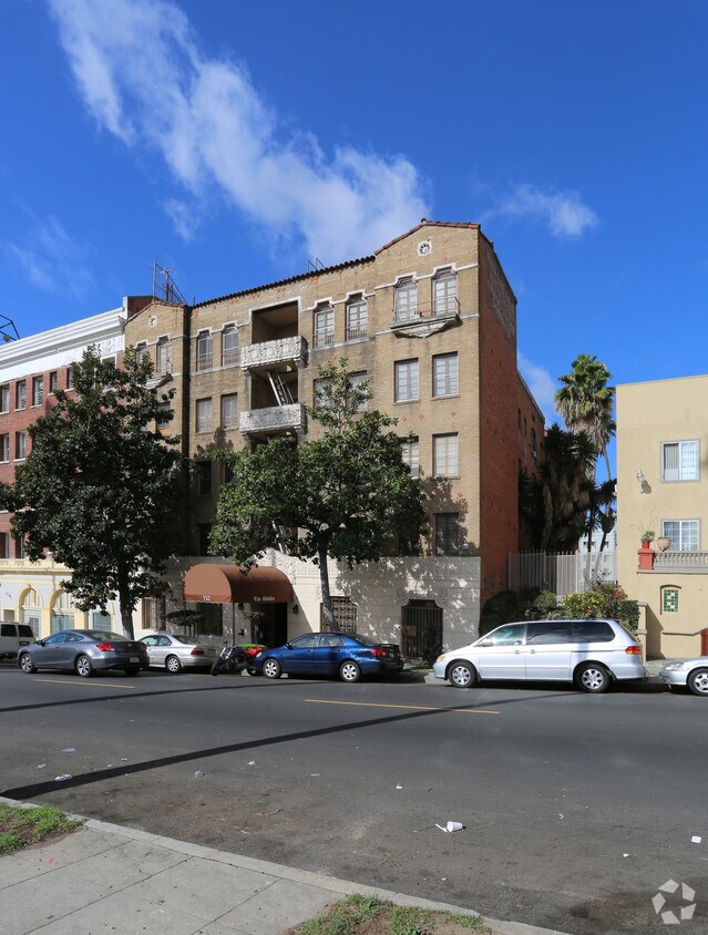 Foto principal - 757 S New Hampshire Ave