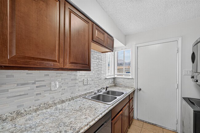 Foto del edificio - 7839 Cook Rd