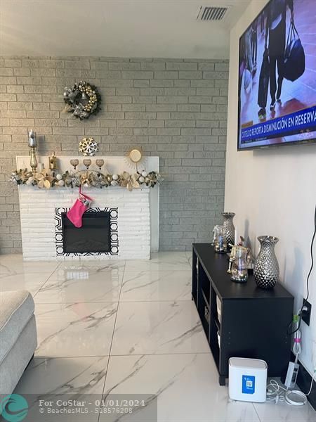 Foto del edificio - 1321 NE 214th St