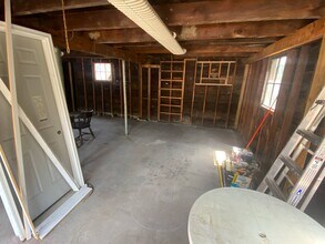 Building Photo - 229 Valley St