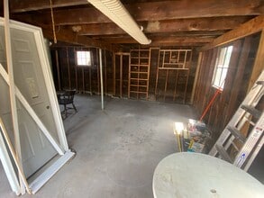 Building Photo - 229 Valley St