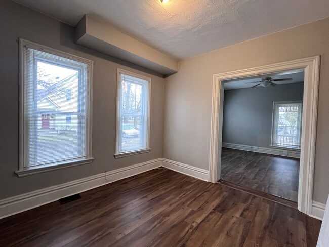 Building Photo - Three Bedroom Unit Near Downtown Grand Rap...