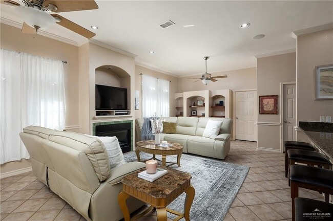 Foto del edificio - 24 Hill Country Rd